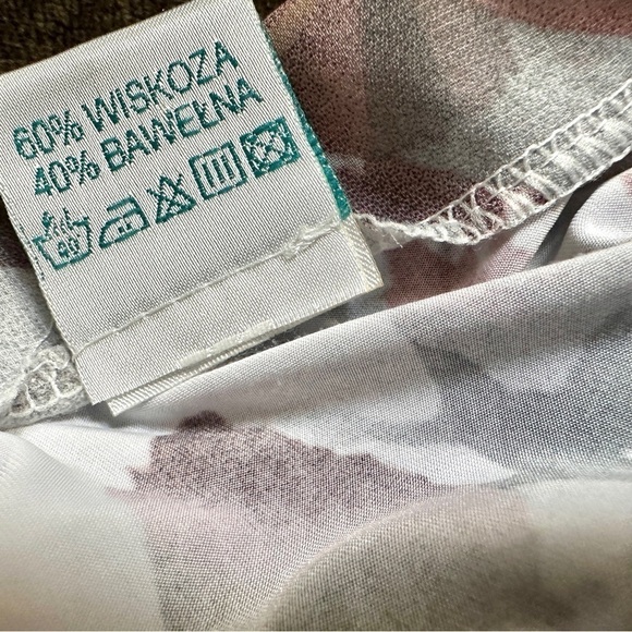 Silky Soft Blouse with Round Neckline Size 48 Fits M - Picture 5 of 5